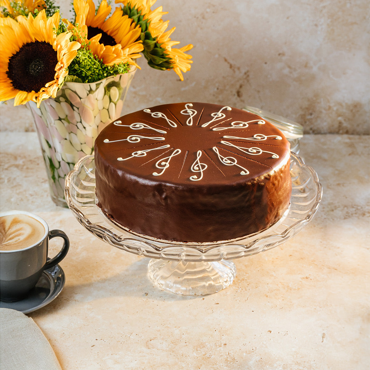 Kipferl's Mozart Torte with flowers and coffee