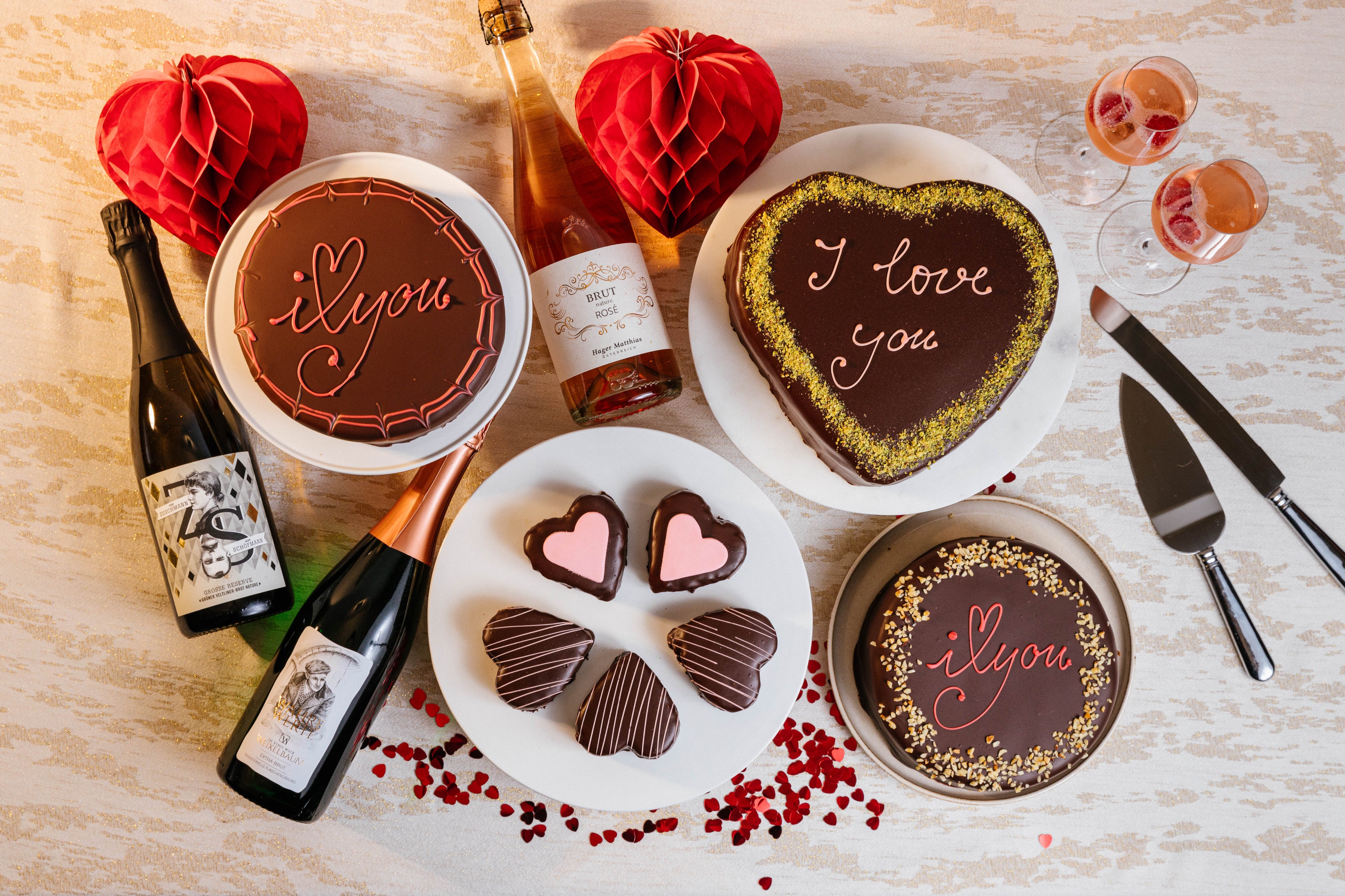 Valentine's Day Cakes & Gifts