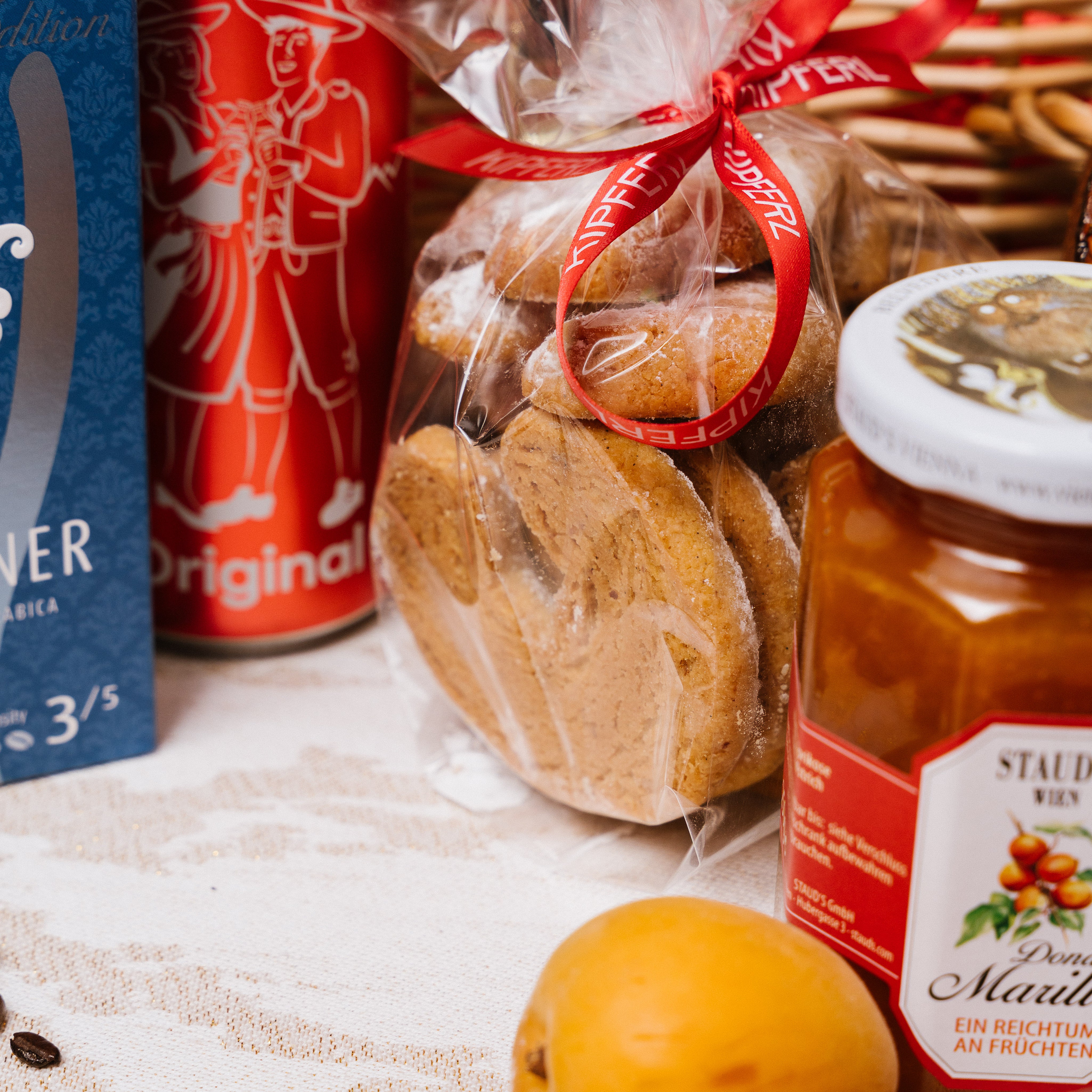 Alcohol-free Austrian gift hamper ready for sending as a wine-free gift
