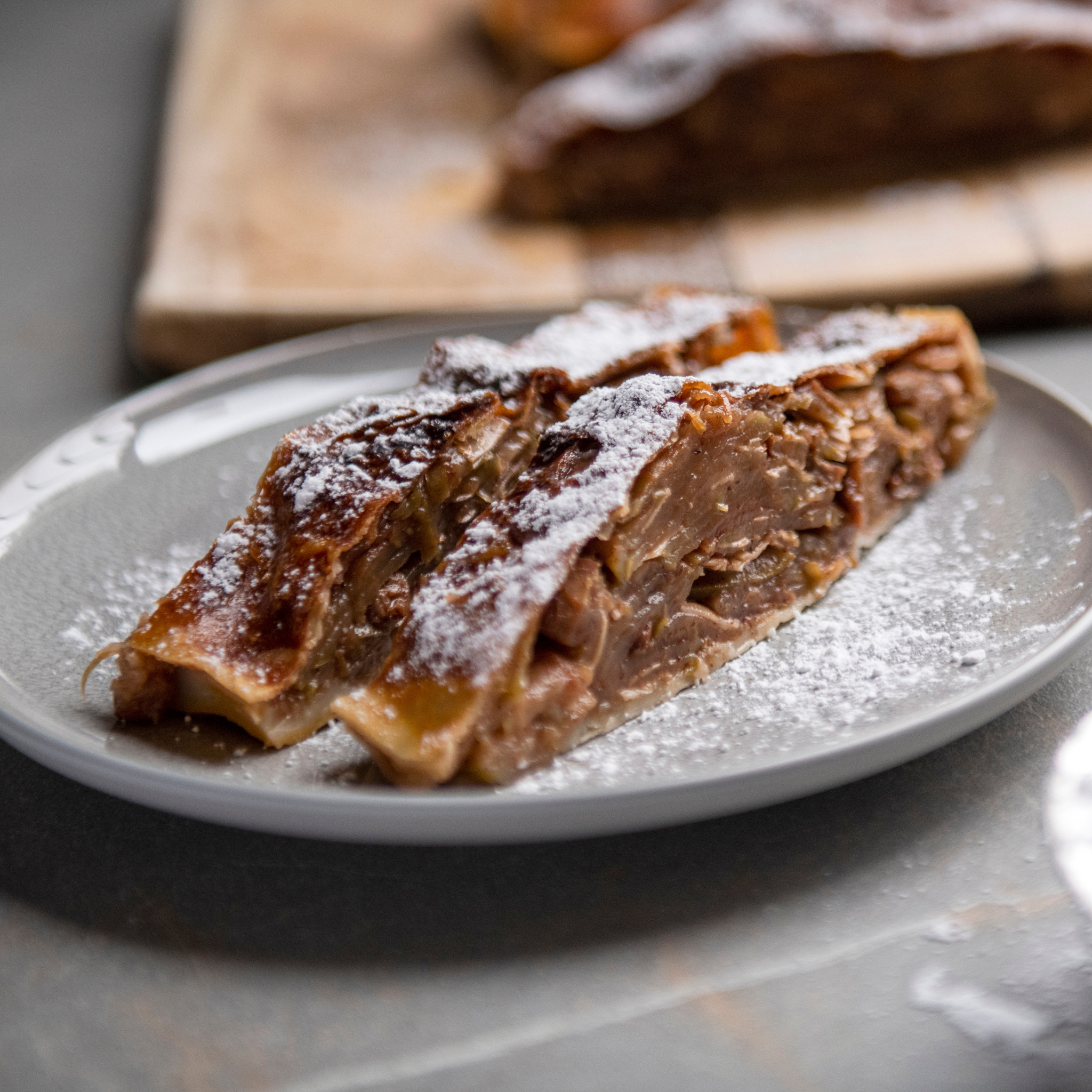 Apfelstrudel_Traditional_Austrian_Pastry2.png